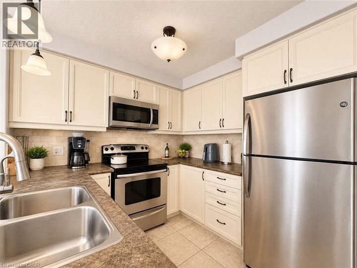 Property Photo: 1333 Countrystone Drive ON N2N 3R9
