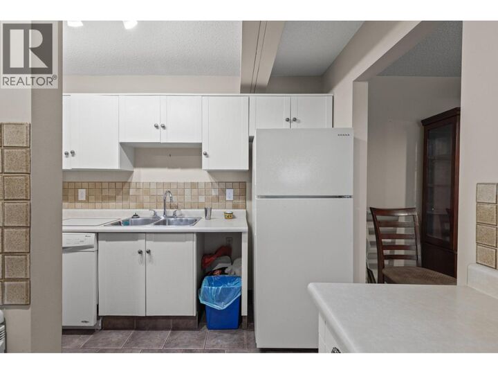 Property Photo: 1035 Bernard Avenue 108 BC V1Y 6P7