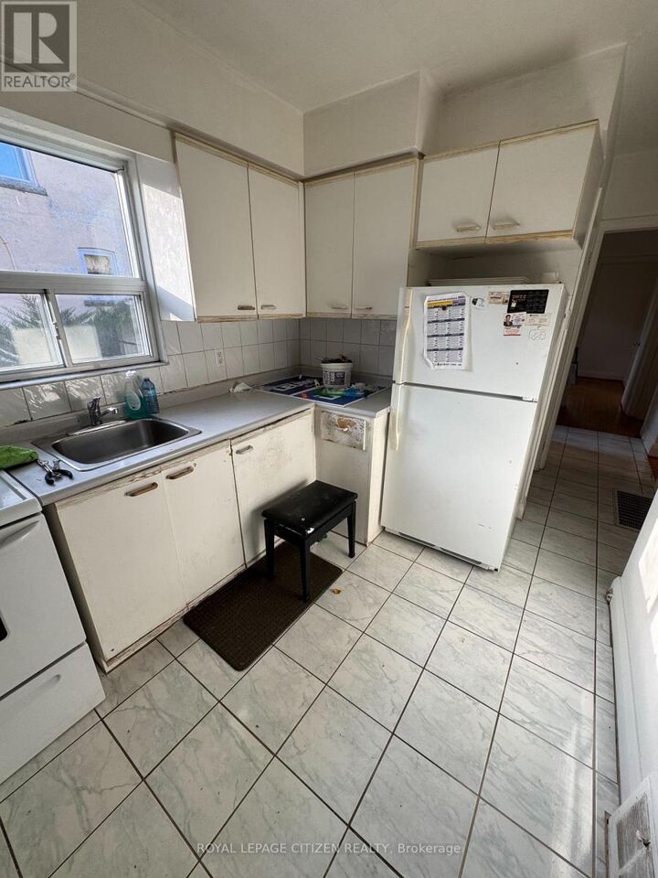 Property Photo:  32 Newton Drive  ON M2M 2M7 