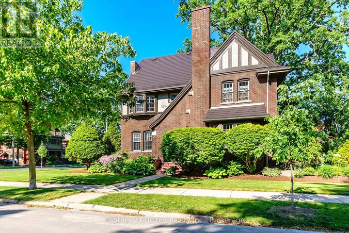 Photo de la propriété:  408 Belmont Avenue  ON K9H 4S7 