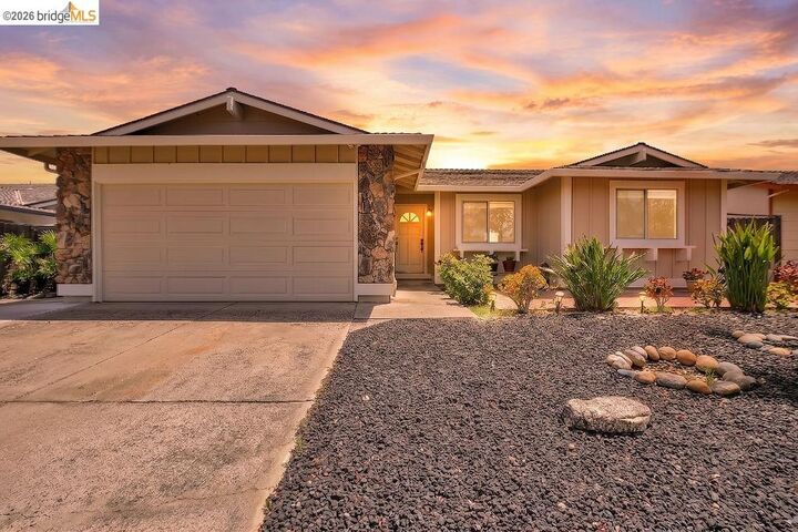 Property Photo:  979 Walnut Dr  CA 94561 