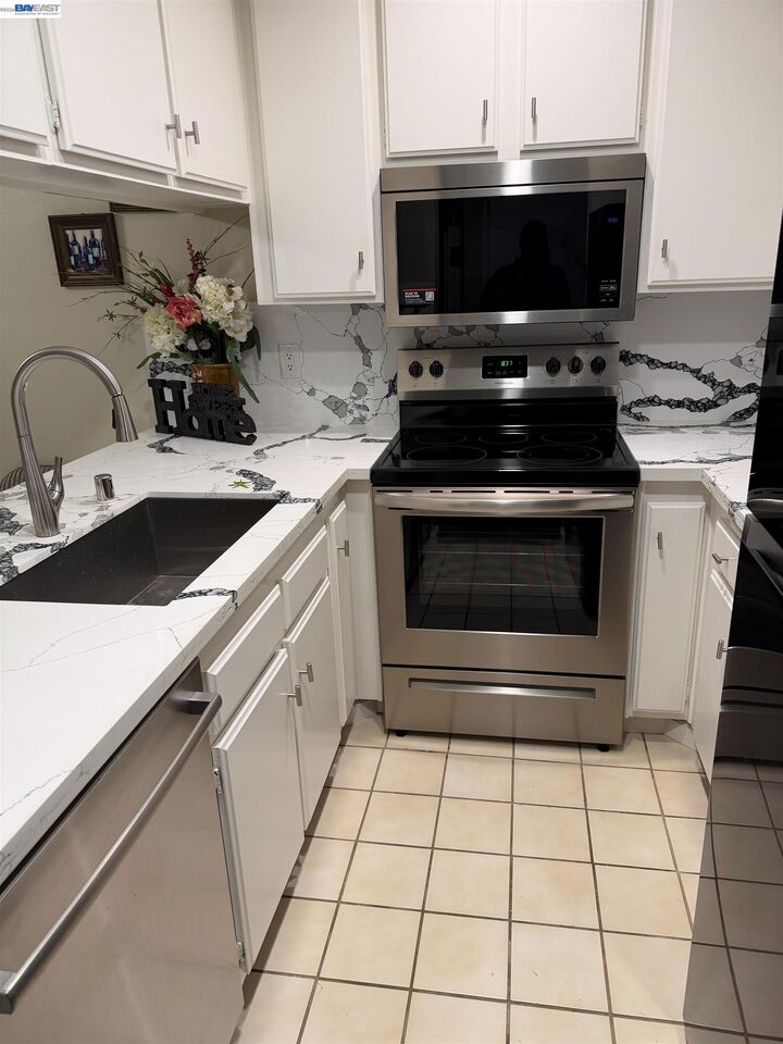 Property Photo:  272 Galano Plaza  CA 94587 