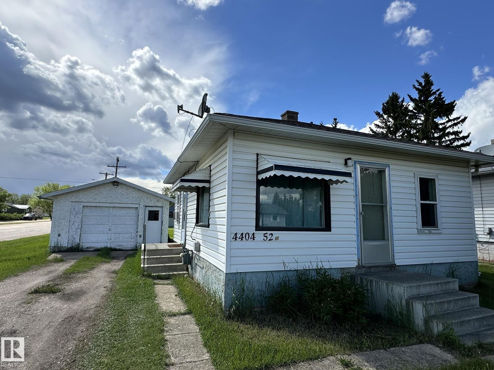 Property Photo: 4404 52 Street AB T0A 3C0