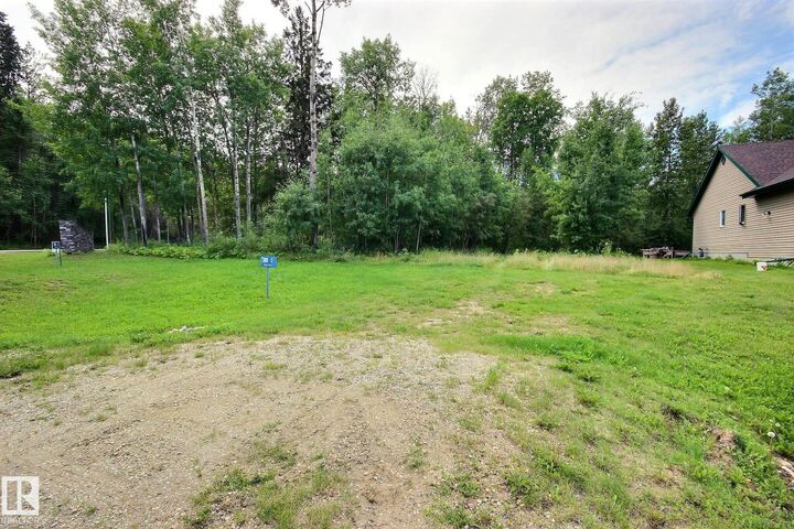 Property Photo:  2 Poppy Place  AB T0E 1V0 