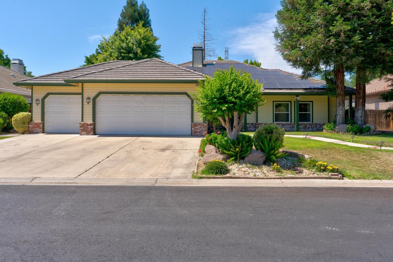 Property Photo:  7090 Emerald Street  CA 93610 
