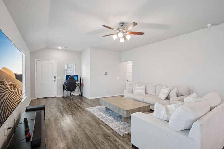 Property Photo:  10707 Bird Of Paradise Lane  TX 77016 