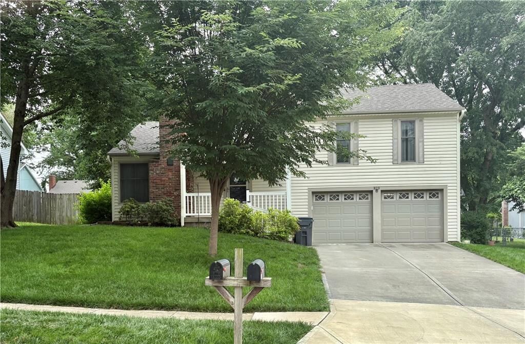 Property Photo:  819 E Northview Street N  KS 66061 
