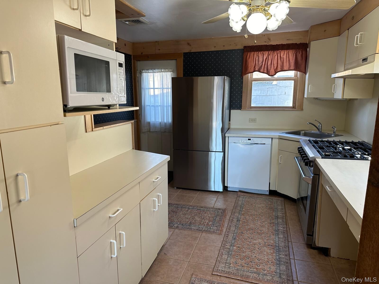 Property Photo:  168 Pine Hill 1  NY 10918 