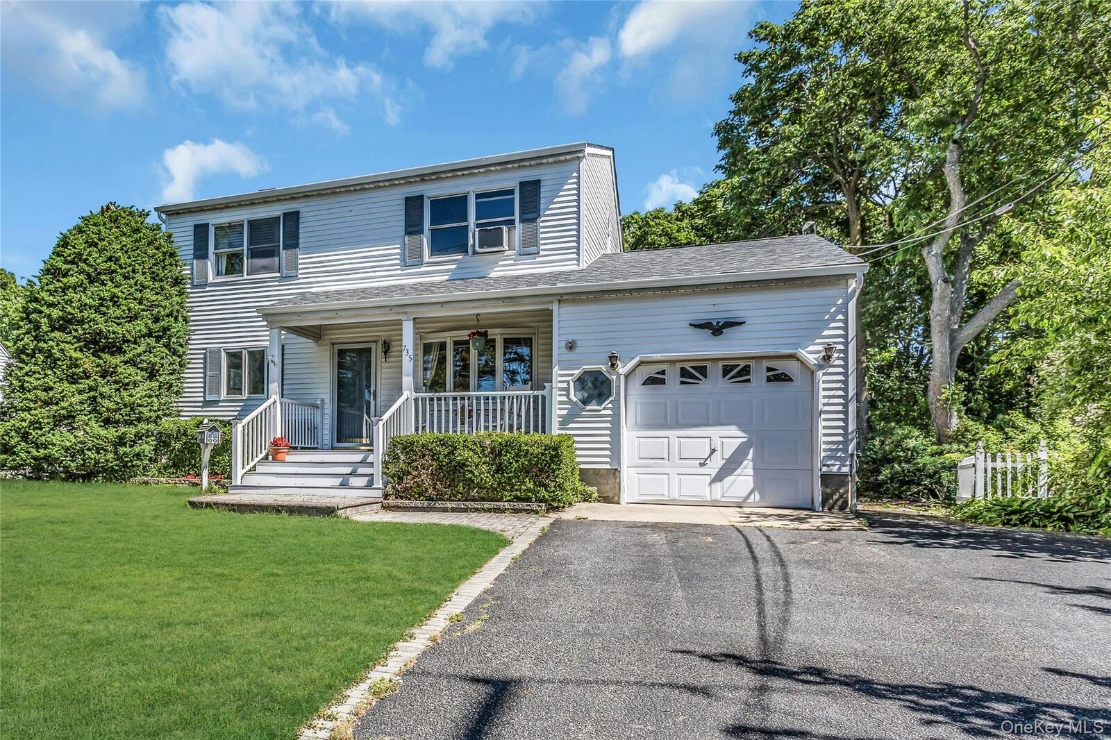 Property Photo:  735 Muncey Road  NY 11795 