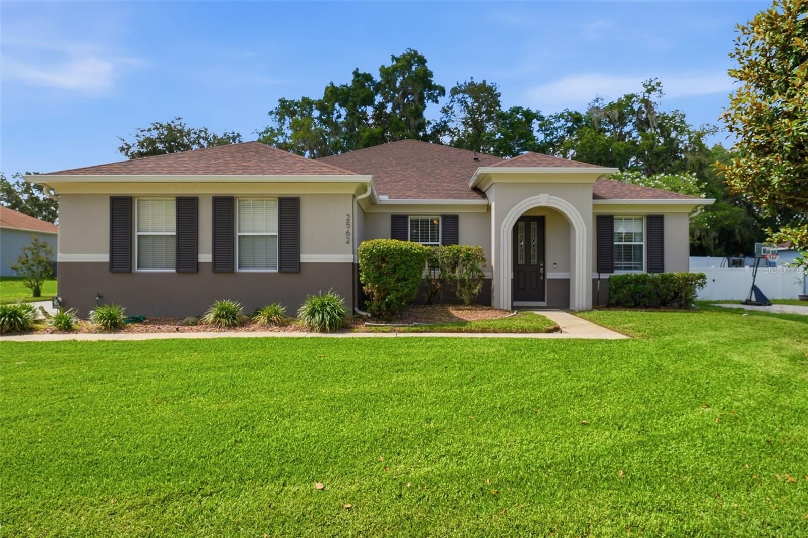 Property Photo: 2562 Sage Creek Place FL 32712