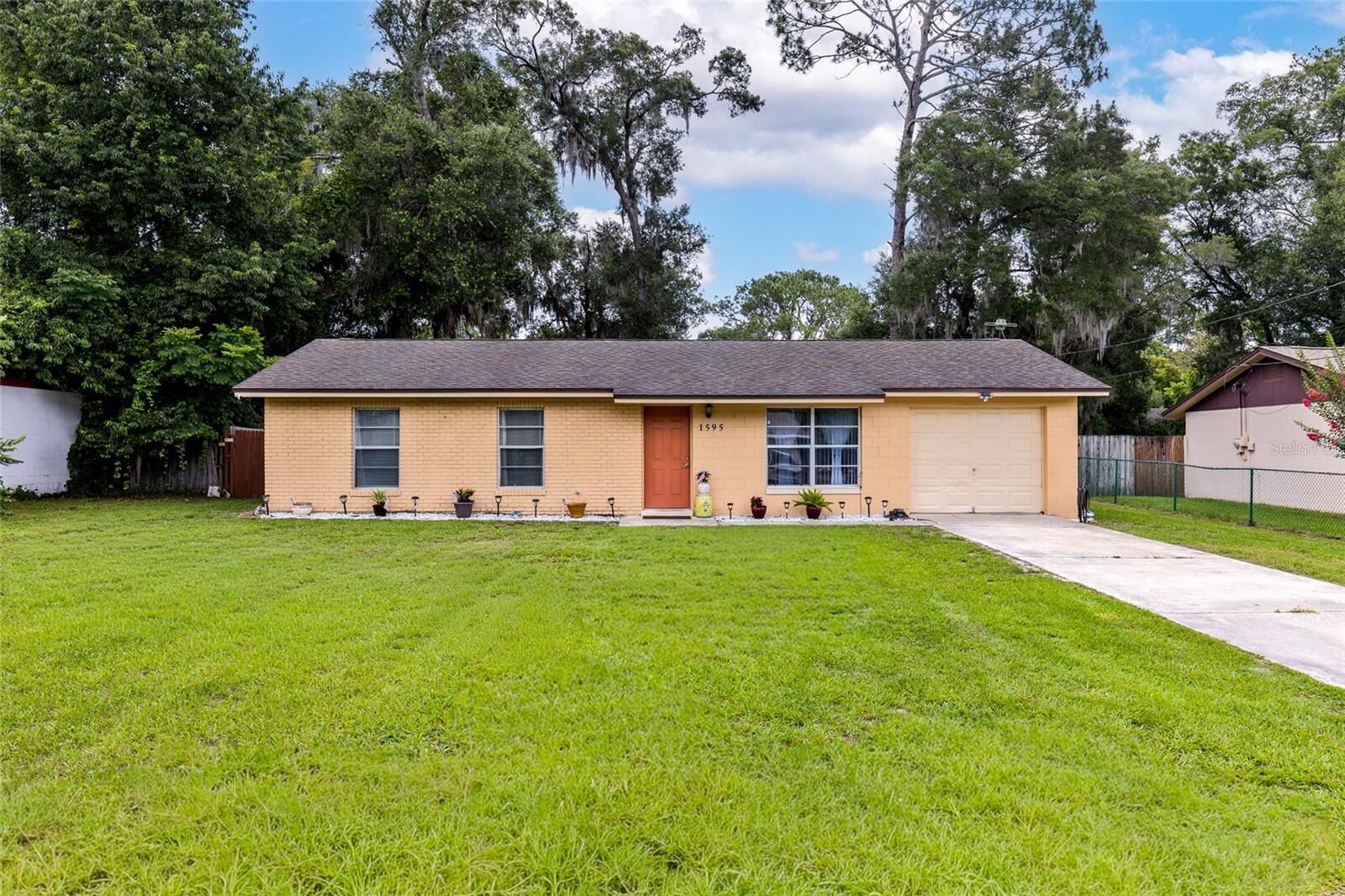 Property Photo:  1595 Margaret Street  FL 32720 