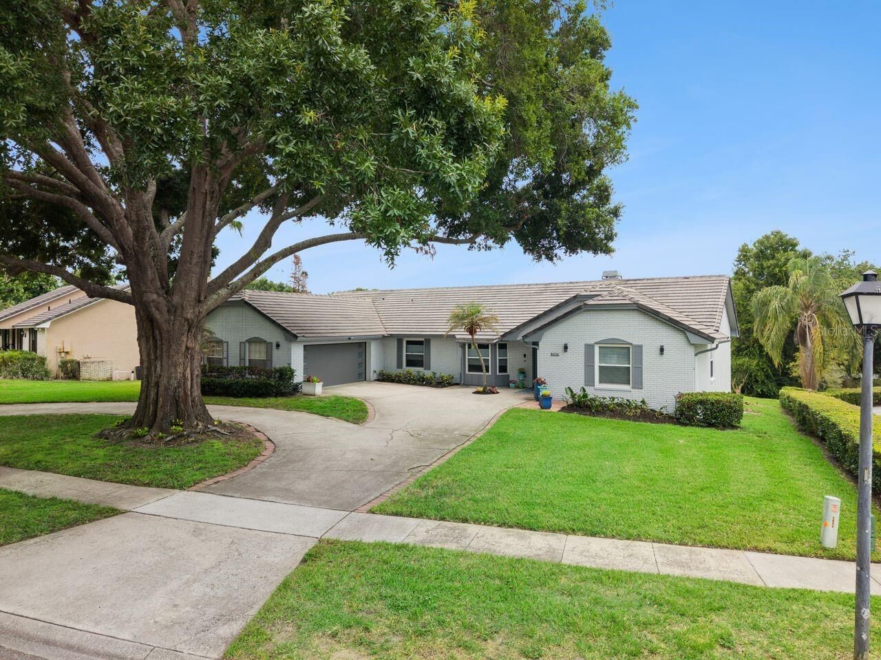 Property Photo: 8606 Lost Cove Drive FL 32819