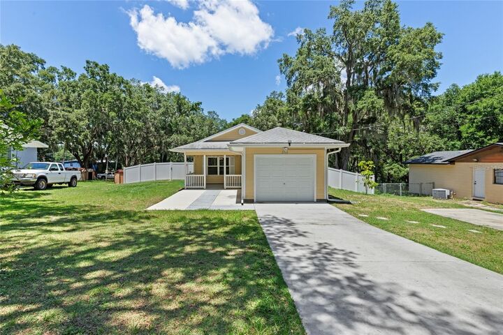 Property Photo:  206 E Catawba  FL 34731 