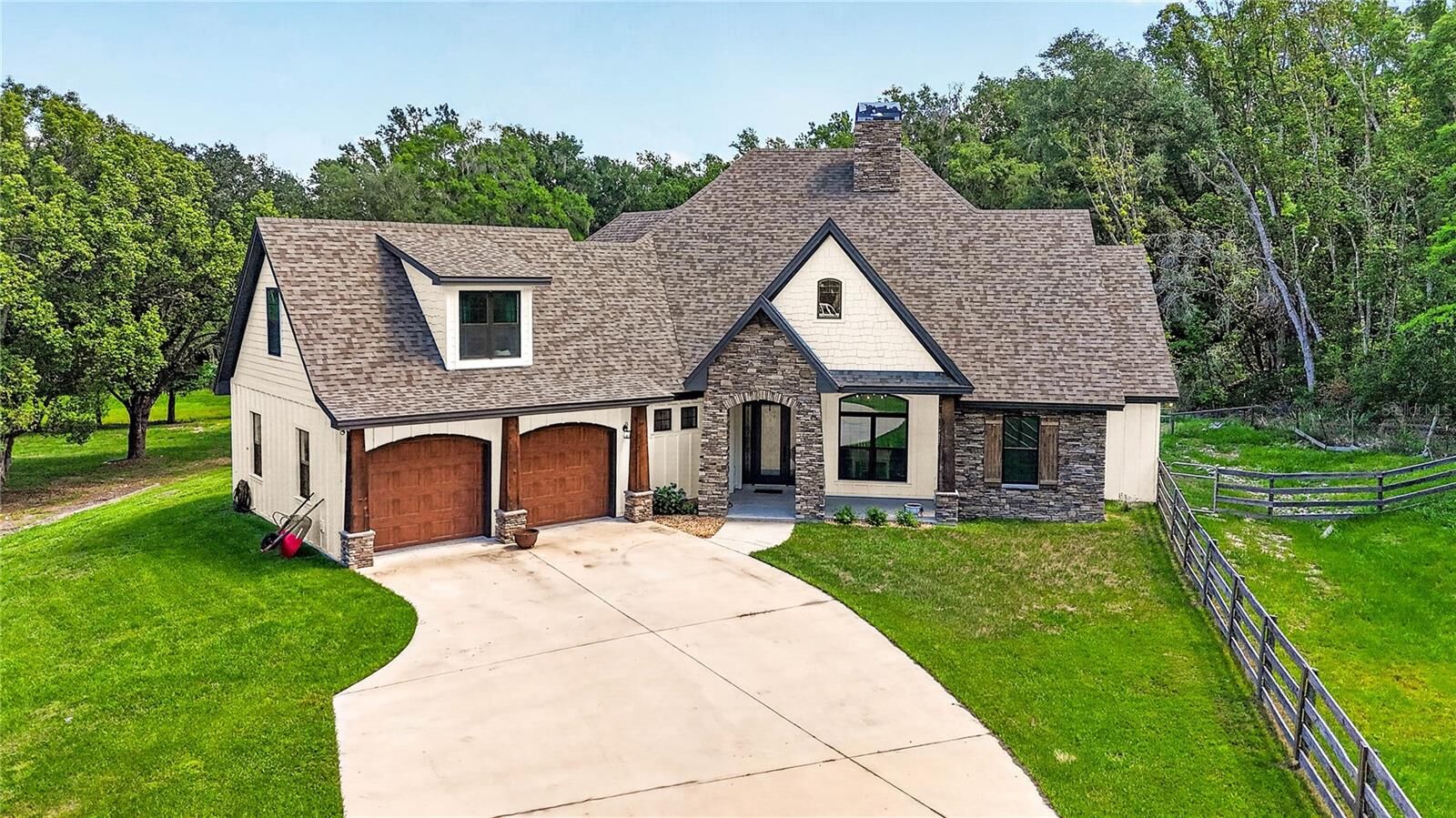 Property Photo: 17265 Meadow Bluff View FL 33523