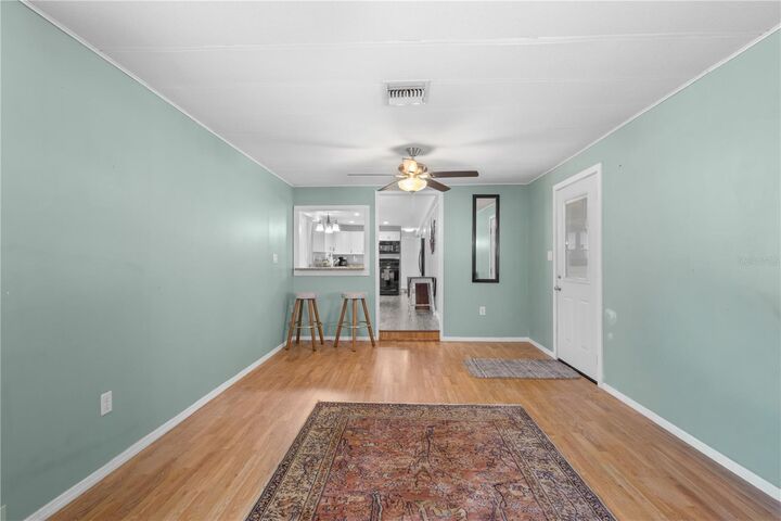 Property Photo: 11828 NE 7th Avenue FL 32641