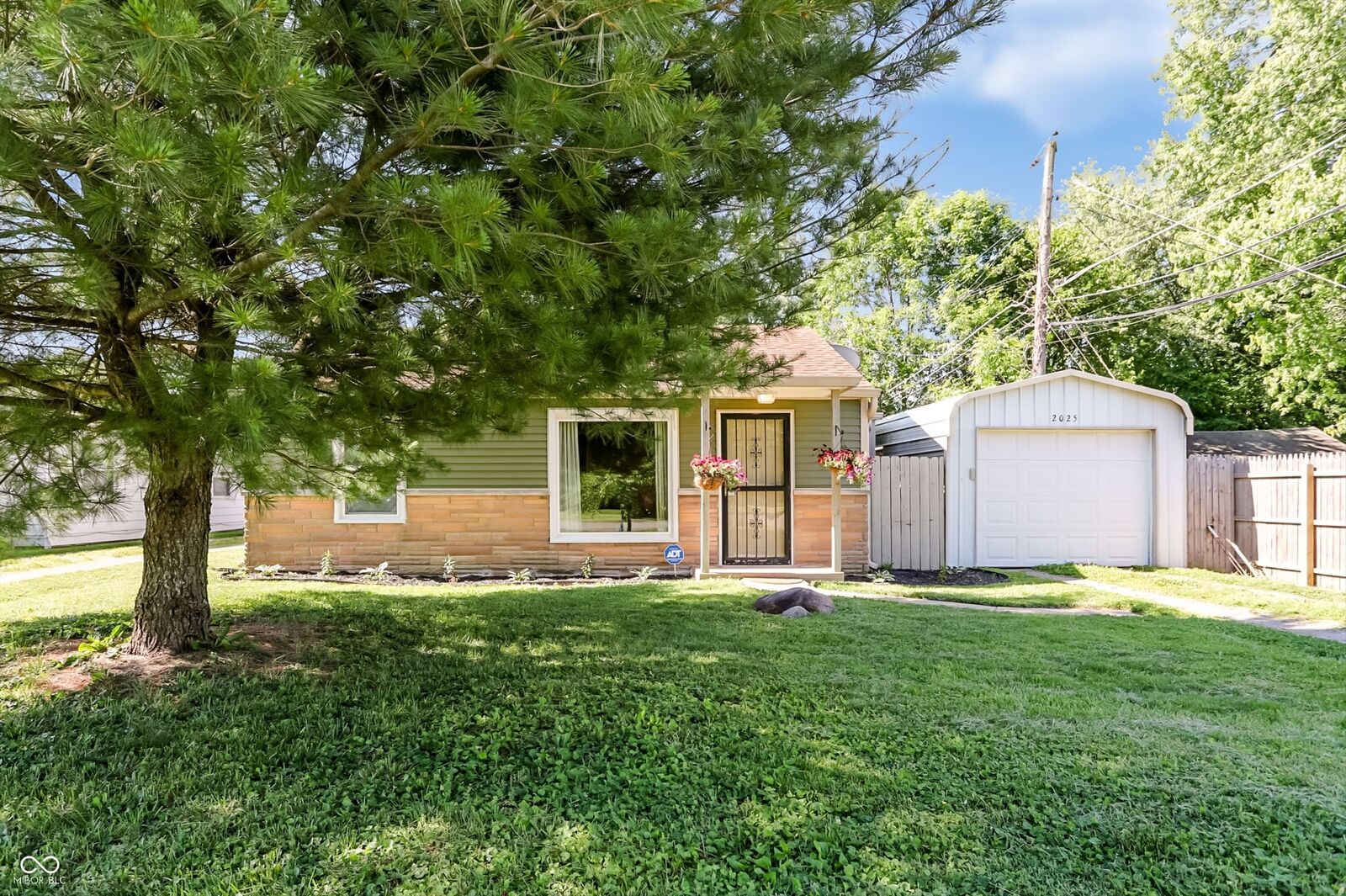 Property Photo: 2025 E Dudley Avenue IN 46227