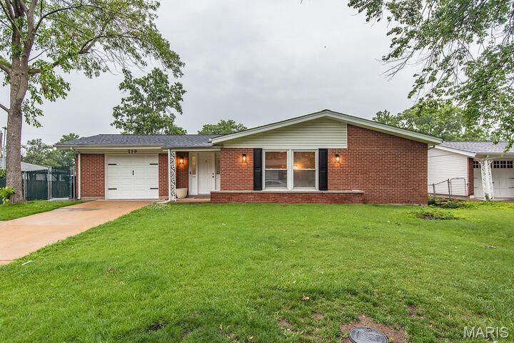 Property Photo: 729 Wingan Lane MO 63125