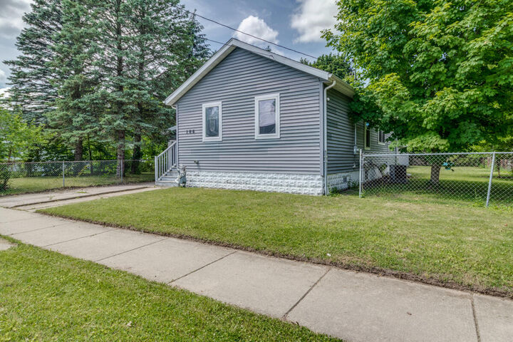 Property Photo:  106 Winter Street  MI 49015 