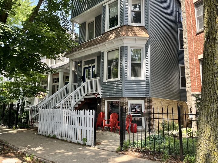 Property Photo:  1416 W Wolfram Street G  IL 60657 