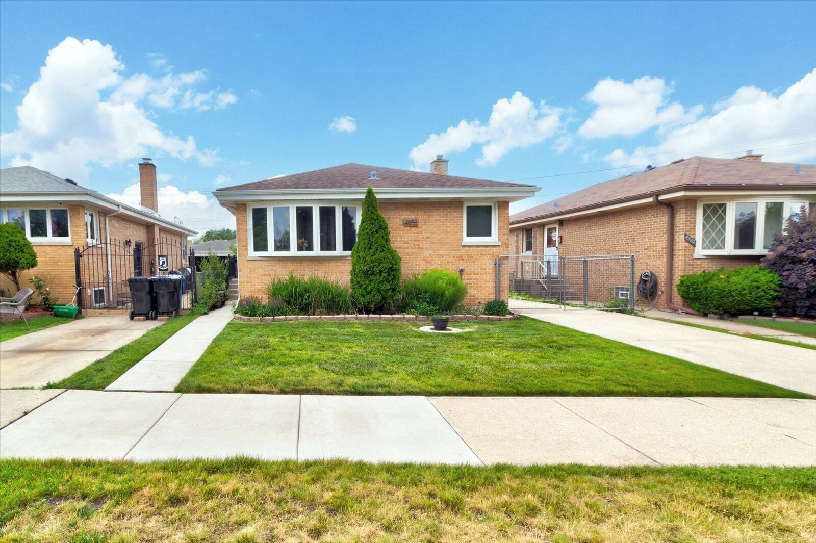 Property Photo: 4836 N Mont Clare Avenue IL 60656