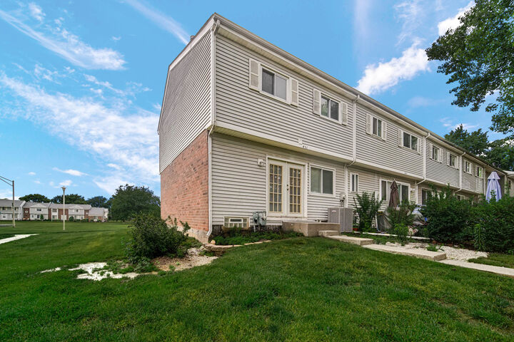 Property Photo:  451 Yorkshire Square 451  IL 60440 