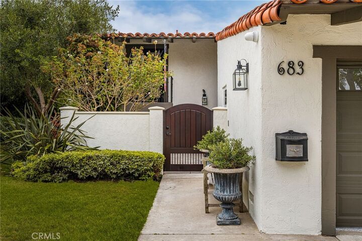 Property Photo:  683 Vista Bonita  CA 92660 