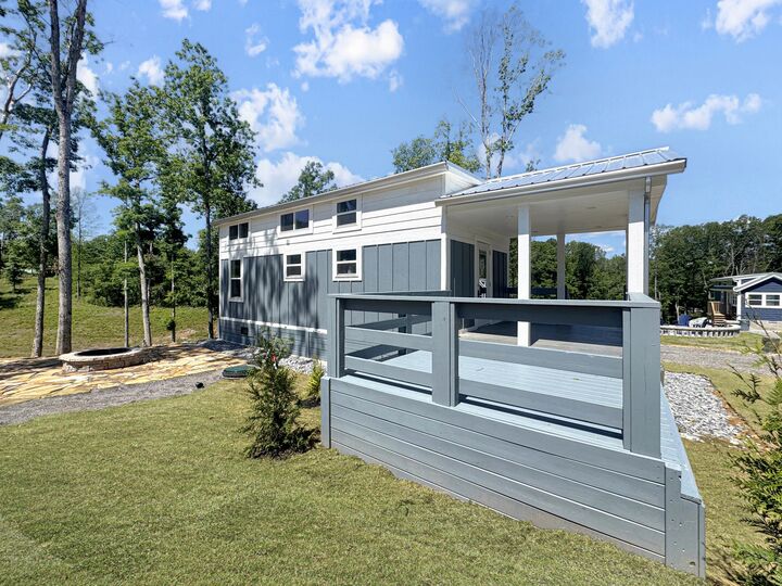 Property Photo: 123 Pine Grove Ln TN 37058