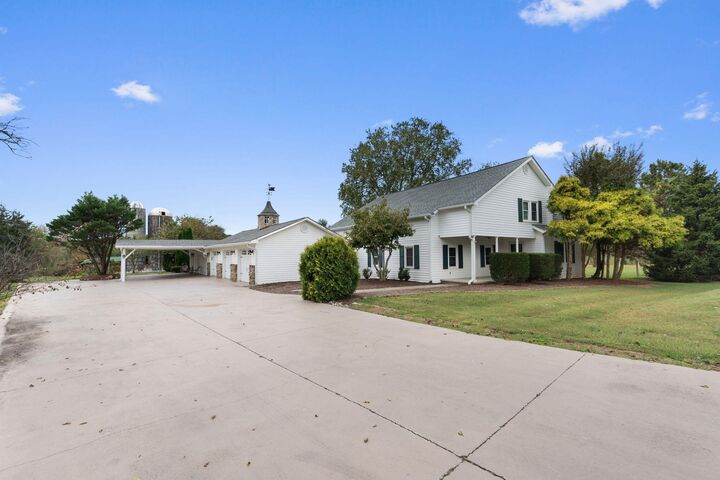 Property Photo:  852 County Road 422  TN 37329 