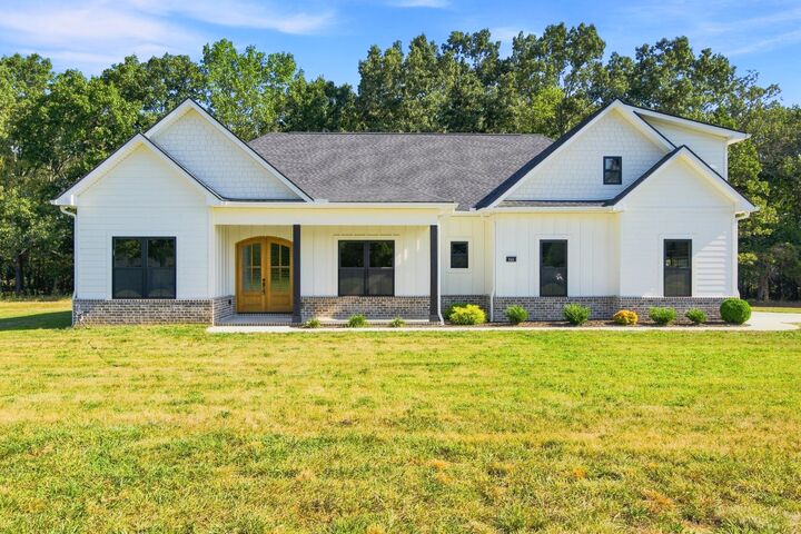 Property Photo: 933 Ovoca Lake Rd TN 37388