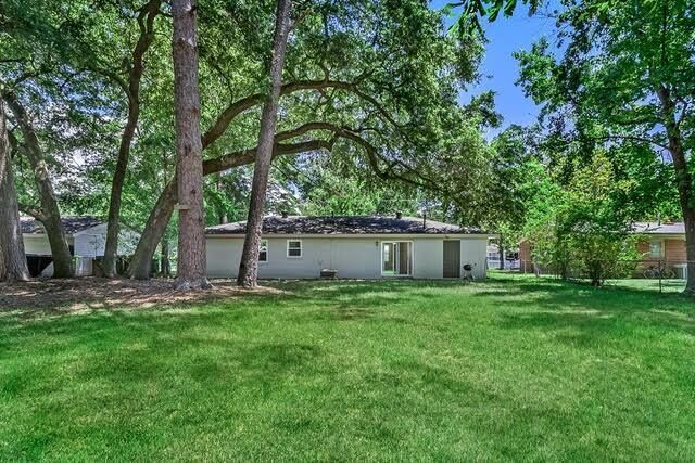 Property Photo: 207 Walnut Drive LA 70471