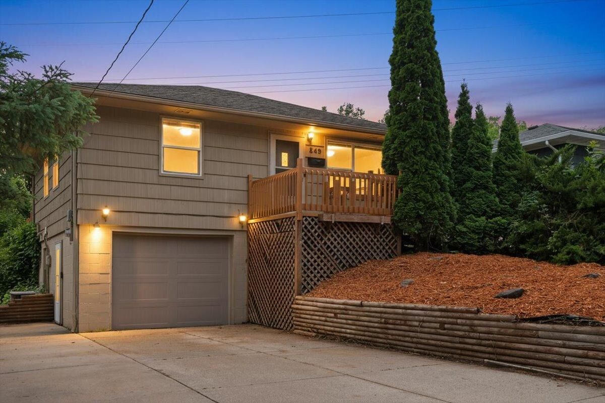 Property Photo:  549 E Rose Street  MN 55060 