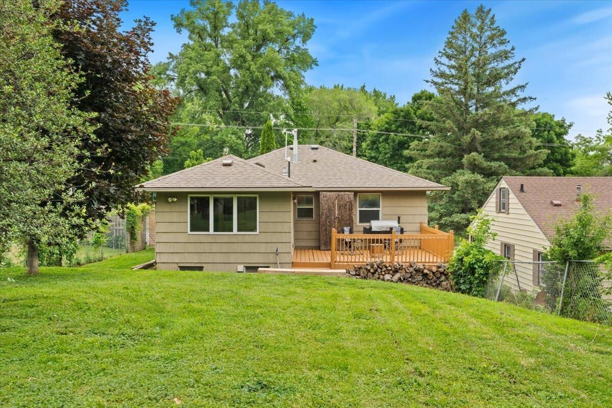 Property Photo: 549 E Rose Street MN 55060
