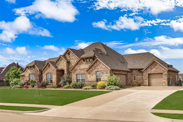 Property Photo: 768 Kensington Drive TX 75032