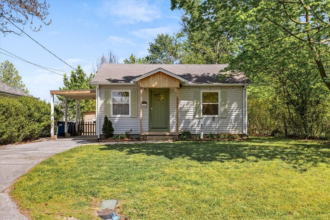 Property Photo:  804 NW B Street  AR 72712 