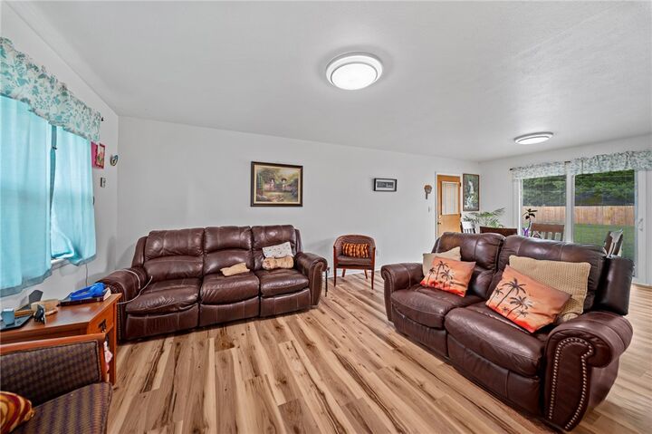 Property Photo:  501 Janet Street  AR 72762 
