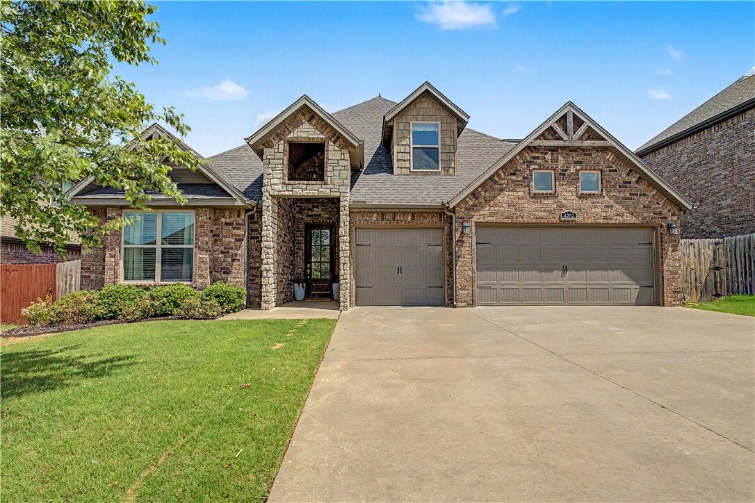 Property Photo: 4202 SW Acres Avenue AR 72713