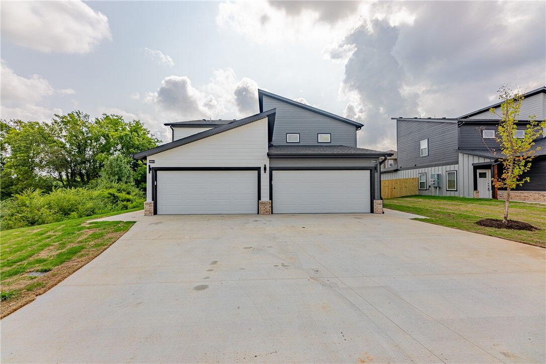 Property Photo:  1607 SW Casuarina Drive 2  AR 72713 