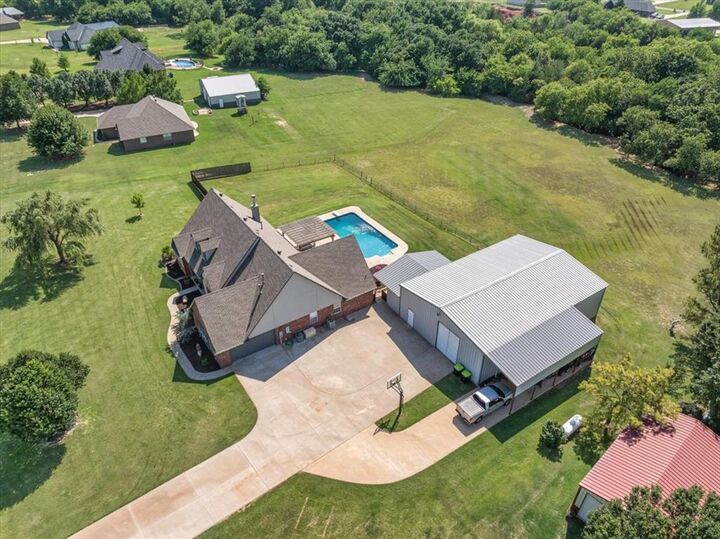 Property Photo: 8277 Rockcliff Way OK 73078