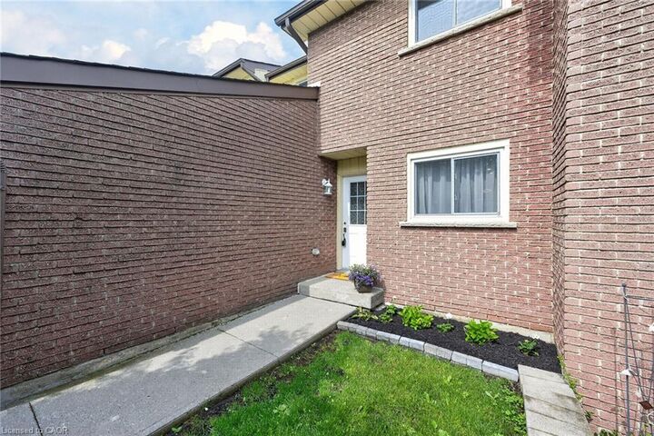 Property Photo:  175 Queen Victoria Drive 94  ON L8W 1W6 