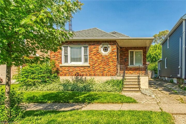 Property Photo:  70 Concord Avenue  ON L2M 5N8 