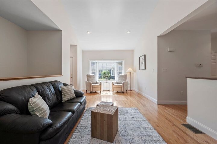Property Photo:  25 Flagstone Way 25  NH 03087 