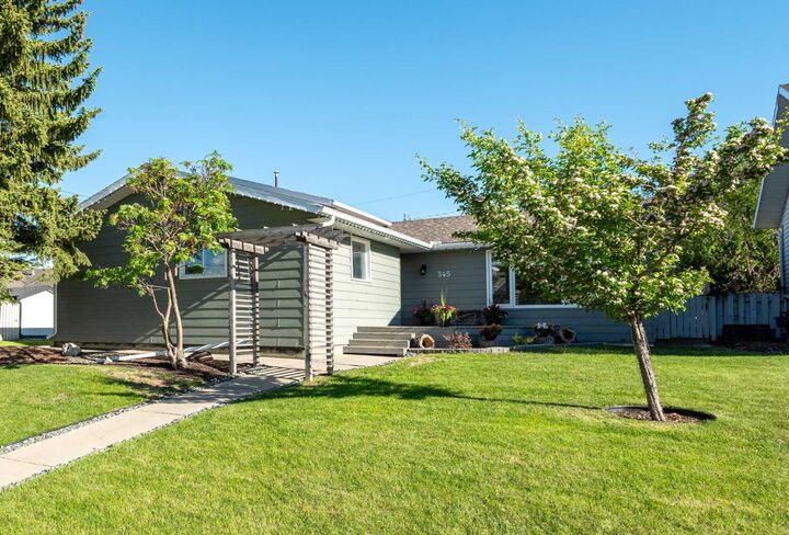 Property Photo: 345 9 Street SE AB T0M 2A0