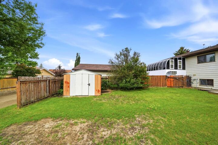 Property Photo: 15 McLean Street AB T4R 1T6