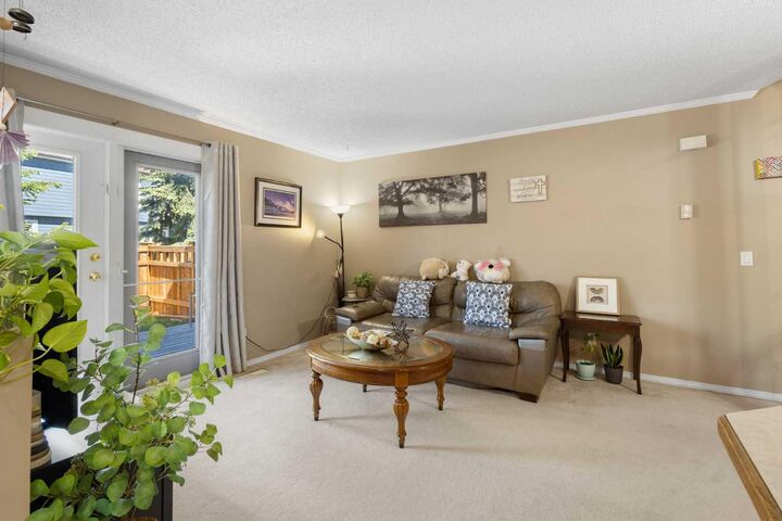 Property Photo:  203 Grier Terrace NE 4  AB T2K 5Y7 