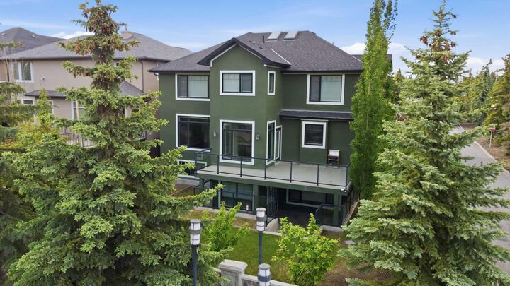 Property Photo: 5 Aspen Meadows Park SW AB T3H 5Z7