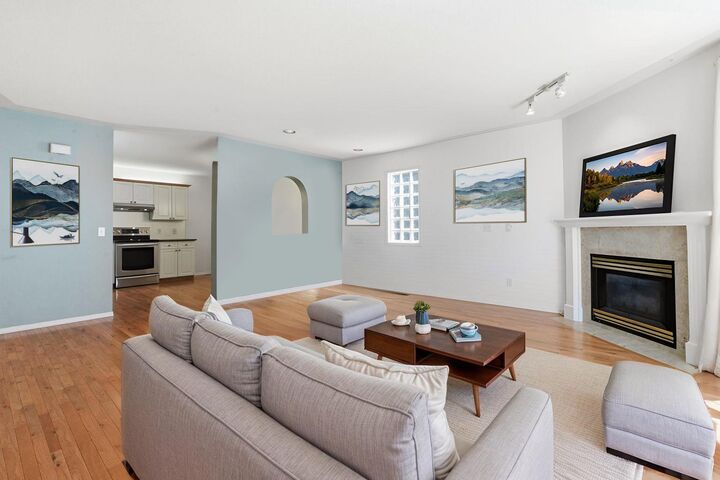Property Photo: 1925 35 Street SW 2 AB T3E 2X4