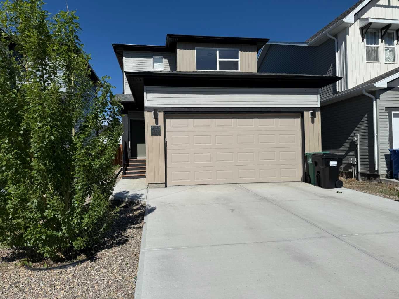 Property Photo: 4022 10 Street N AB T1H 7G9