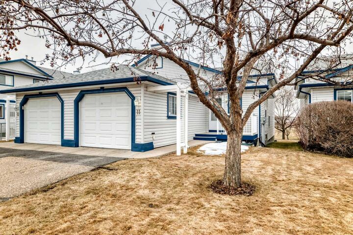Property Photo: 33 Stonegate Drive NW 11 AB T4B 2V6