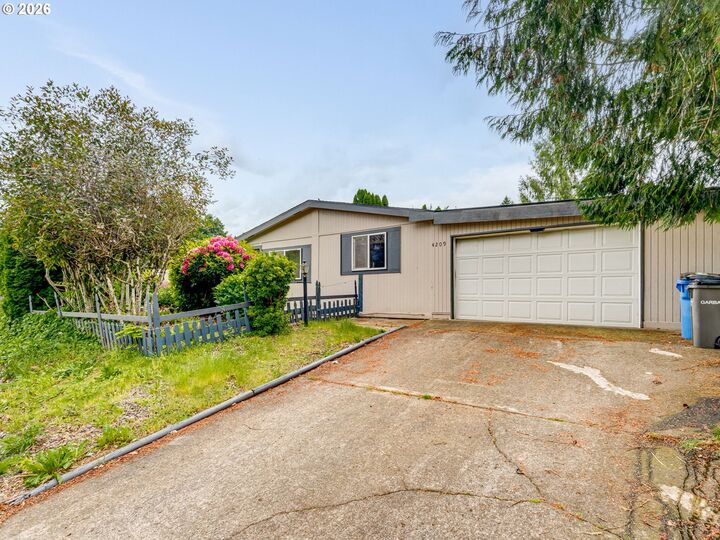 Property Photo:  4209 NE 105th St  WA 98686 