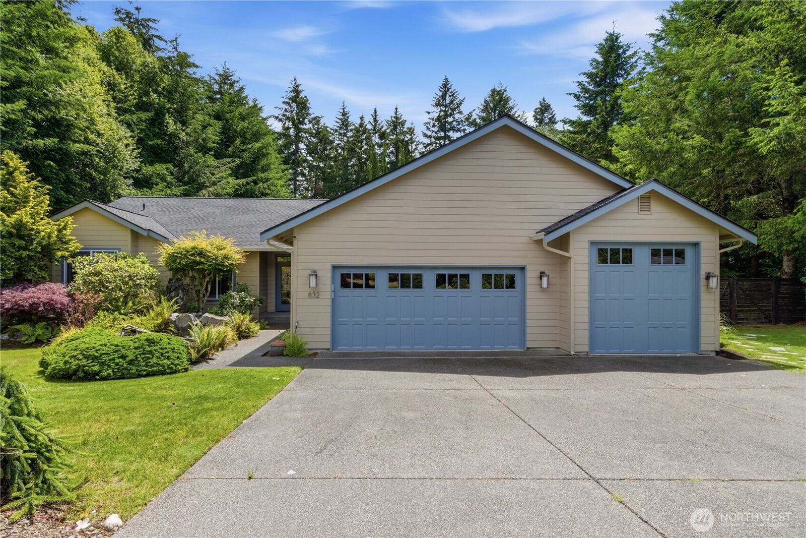 Property Photo:  832  Jewil Drive  WA 98333 